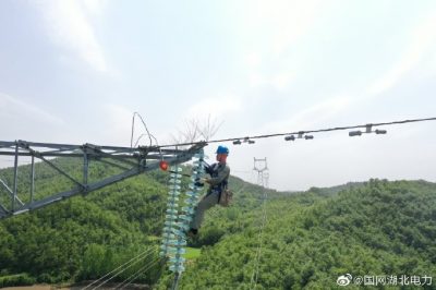 國網隨州供電公司對220千伏烈季線進行停電檢修