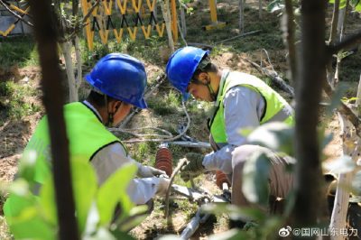 山東電力：線(xiàn)路讓道住宅小區(qū)助百姓安居