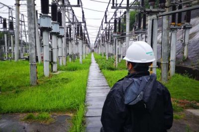 株洲供電公司對白馬垅變電站進行防汛特巡