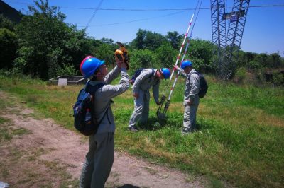 湖北電力：高溫下巡線，為軍運(yùn)會(huì)保駕護(hù)航