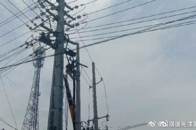 沛縣供電公司對變地排電纜爆破進(jìn)行緊張搶修