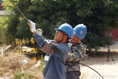 陵城電力：10千伏前雨線進(jìn)行升級(jí)改造作業(yè)