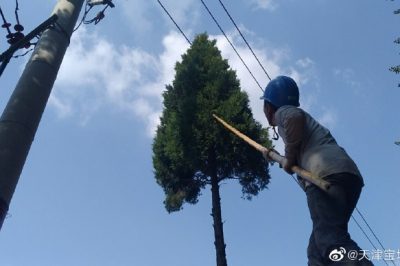 110千伏曙光變電站對(duì)智能巡檢機(jī)器人的路徑信息、數(shù)據(jù)傳輸?shù)认到y(tǒng)進(jìn)行檢驗(yàn)調(diào)試