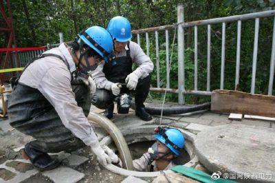 漢中供電：蓮湖路東段電纜溝道排水清淤處理