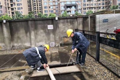 冒高溫完成1O千伏建三線鴨洲支線絕緣化改造工作