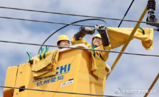 鄞州區(qū)供電公司大嵩鎮(zhèn)10千伏鐵沙線帶電支接線路引線