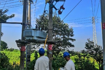 10kV和鳳線利用令克棒進行消缺工作