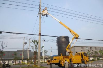 10千伏線路帶電作業(yè)，保障太平紙業(yè)公司夏季可靠供電