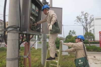 檢查更換配變箱內(nèi)的漏電保護(hù)器及設(shè)備，保障迎峰度夏安全供電