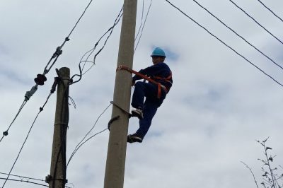 溧水區(qū)供電公司東屏供電所增加搶修人員，確保用戶清涼度夏