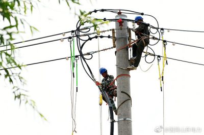 濟南電力對10千伏姜工線劉家支線檢修改造