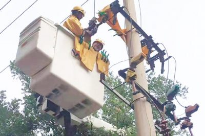 10千伏麗華線主干48號桿進行帶電更換隔離開關、跌落式熔斷器作業(yè)