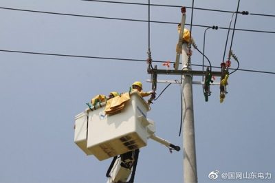 10千伏餐具線78號和79號桿之間新立15米線桿1基，并進行帶電接火作業(yè)