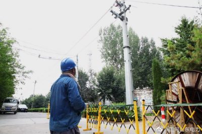 桓臺縣供電公司新立電桿27基、架設(shè)線路1.3公里、敷設(shè)電纜200余米