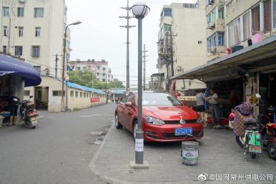 “假”電桿漏電 “真”供電排險–修復漏電路燈