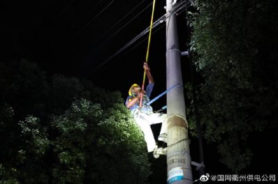 開化縣供電公司和臨海市江南供電所組織召開11日搶修工作總結及12日工作部署分工