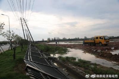 宿遷沭陽縣供電公司搶修扶正10千伏恒能19B1線36根電桿