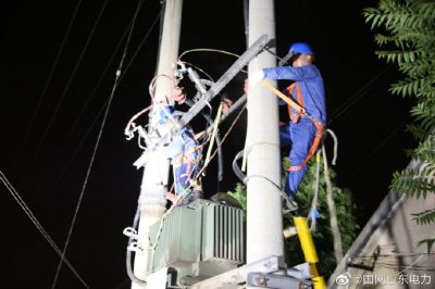 平邑縣供電公司更換高壓電纜、低壓出線等措施進(jìn)行公變重負(fù)荷改造