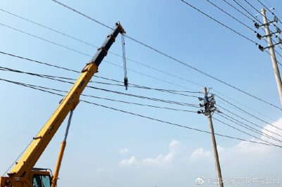 海寧電力全力修復(fù)導(dǎo)線-更換瓷瓶-搶占時(shí)間恢復(fù)送電