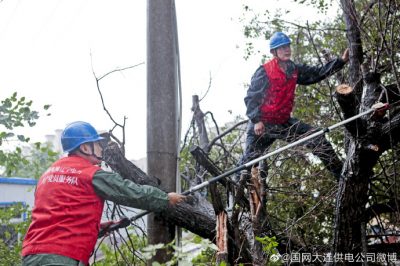 大連供電公司全力搶修因災停電的線路