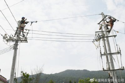 吉安供電公司進行農(nóng)網(wǎng)升級改造   滿足農(nóng)村用電需求