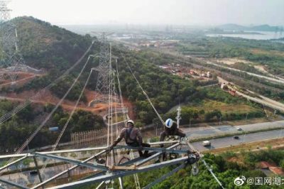 電力“攀登者”，悠悠戰(zhàn)秋涼