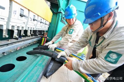 10千伏城東線閘東2號配電箱制作電纜頭