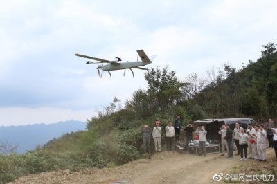 重慶電力公司利用無人機(jī)巡視雪寶山無人區(qū)