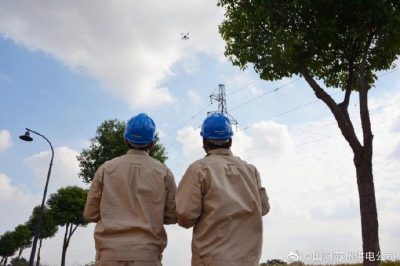 太倉市供電公司用無人機對轄區(qū)內的220千伏線路進行巡視