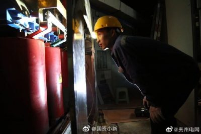 銅仁供電局緊急更換損壞變壓器，1小時(shí)內(nèi)成功搶通了兩位老人的“生命通道”