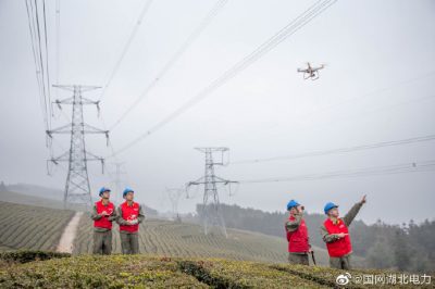 無(wú)人機(jī)巡查宜昌市秋千坪村500kV峽林線