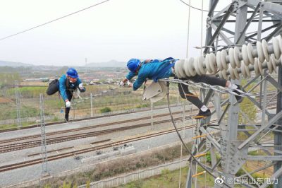 110千伏傅巨牽線配鐵路部門(mén)巨峰牽引站檢修