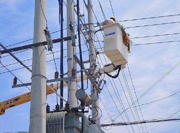 帶電作業(yè)不停電 校園用電有保障