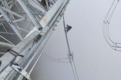 迷霧里高空走線，還碰上38°大下坡……太難了