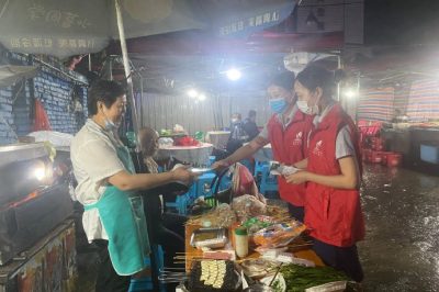 “電小二”進夜市，讓地攤亮起來