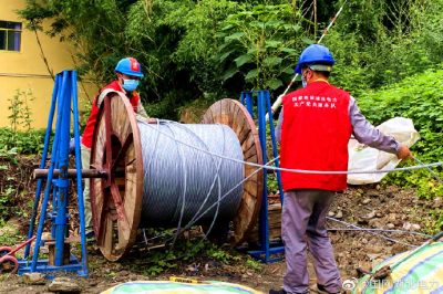 更換110千伏線路地線助力迎峰度夏