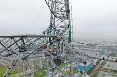 抓住不下雨空隙完成1000千伏線路接地掛接