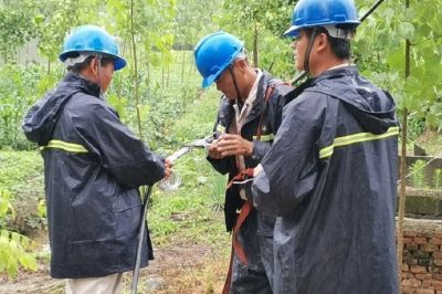 冒雨緊急搶修 力保排灌站正常排水