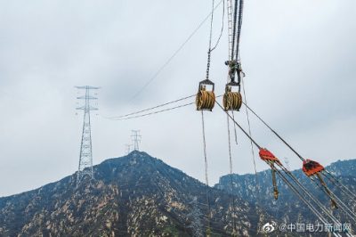 雄安1000千伏特高壓輸變電工程圓滿完成烏龍溝跨越全部導(dǎo)線展放