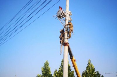 為10千伏線路的電桿安裝真空斷路器