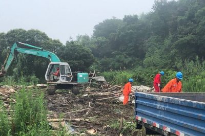 重拳出擊 拆除電力設(shè)施保護(hù)范圍違章搭建物