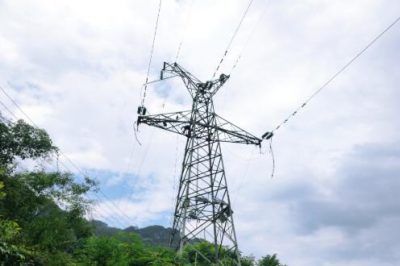 重慶武隆供電：塔危 供電員工緊急救援