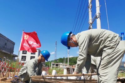 對洪港鎮(zhèn)燕廈鄉(xiāng)湖山村進行立桿、放線工作