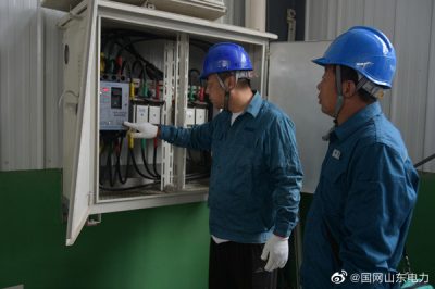 來到電梯配件企業(yè)開展安全用電服務(wù)