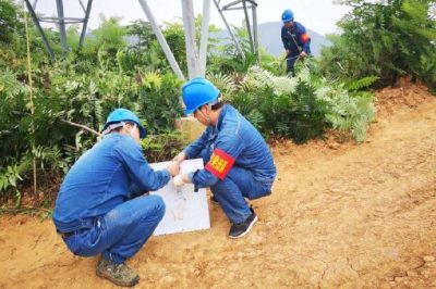 黨員青年突擊隊全面排查災(zāi)后輸電線路