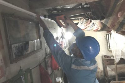 對中新鎮(zhèn)社工服務(wù)站上門開展“電亮計(jì)劃”活動