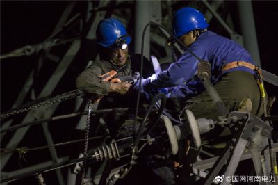 4條線路進(jìn)行集中消缺維護(hù)，更換耐張線夾12只、鍍鋅端子33個(gè)