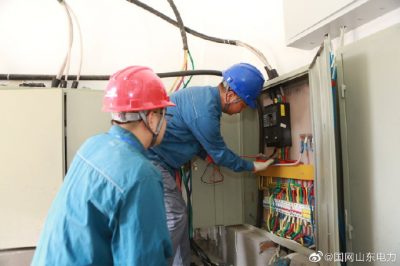 走進高密市第二中學(xué)等學(xué)校對用電設(shè)備進行全面體檢