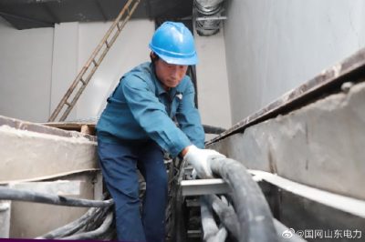 鋪設(shè)高壓電纜2300米，低壓電纜1100米