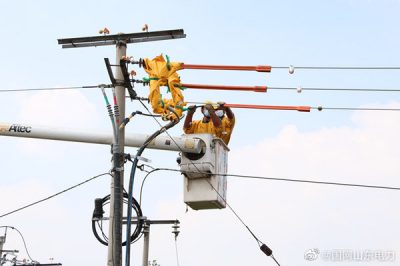 對35千伏承安變電站開展設(shè)備巡視